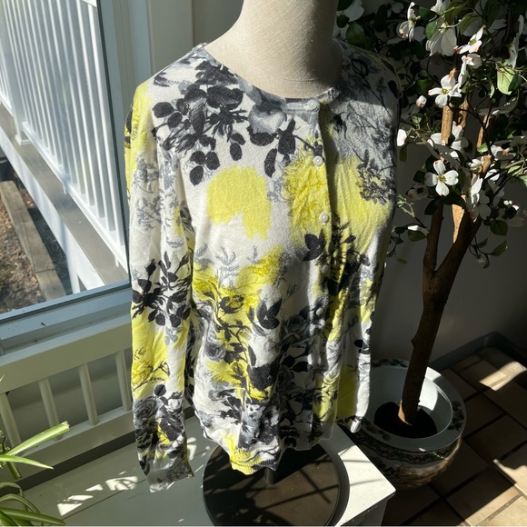 Lord & Taylor Abstract Pattern Fall Cardigan, Size XL - Picture 2 of 12